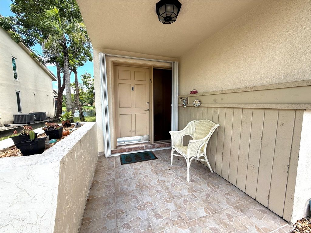Photo of 712 SW 88th Terrace #712, Plantation, FL 33324 (MLS # F10519934)
