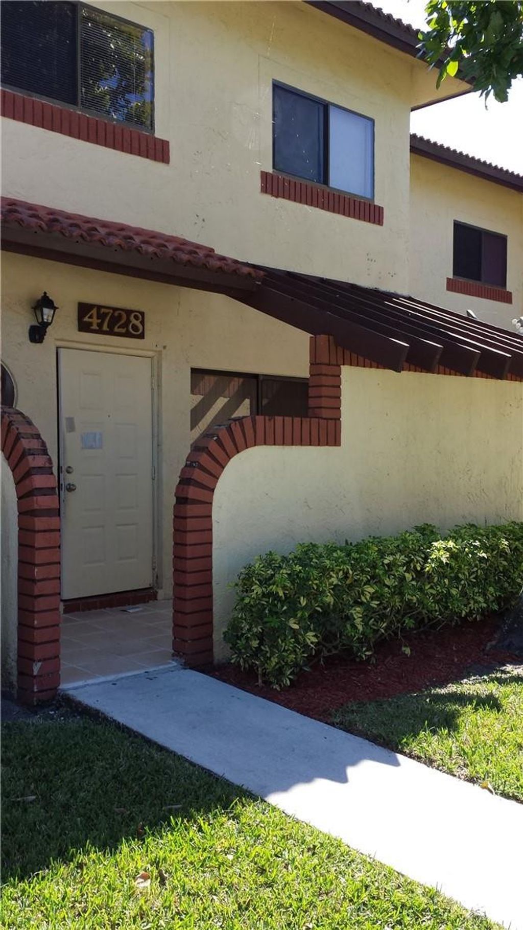 Photo of 4728 NW 90th Avenue, Sunrise, FL 33351 (MLS # B26025871)