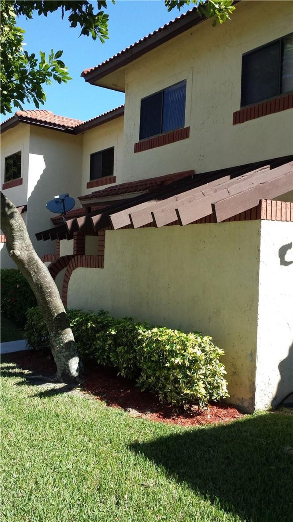 Photo of 4728 NW 90th Avenue, Sunrise, FL 33351 (MLS # B26025871)