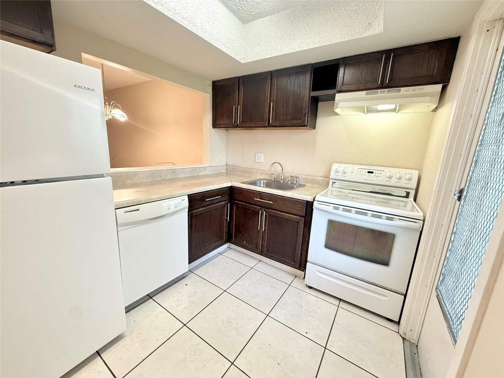 HILLCREST COUNTRY CLUB AP - Residential