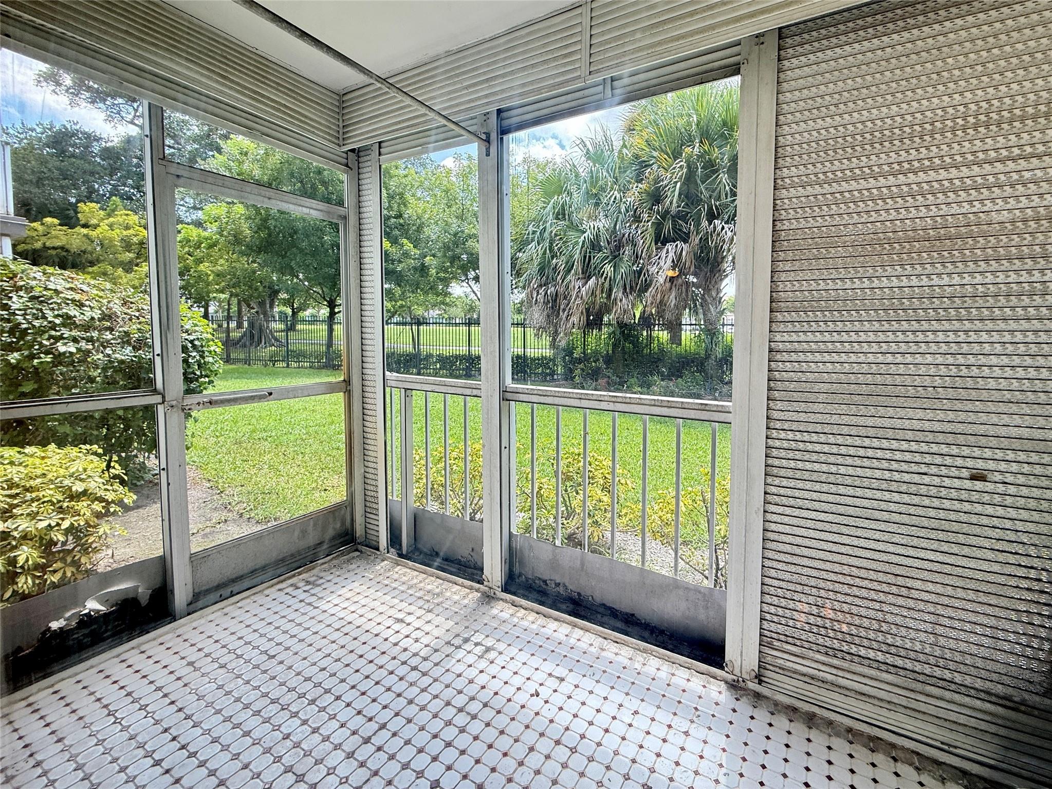 HILLCREST COUNTRY CLUB AP - Residential
