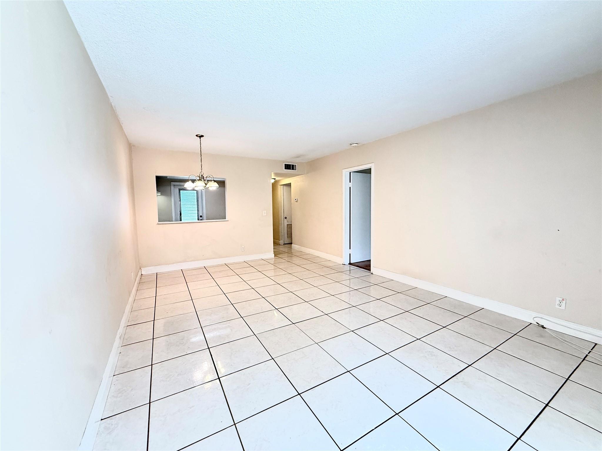 HILLCREST COUNTRY CLUB AP - Residential