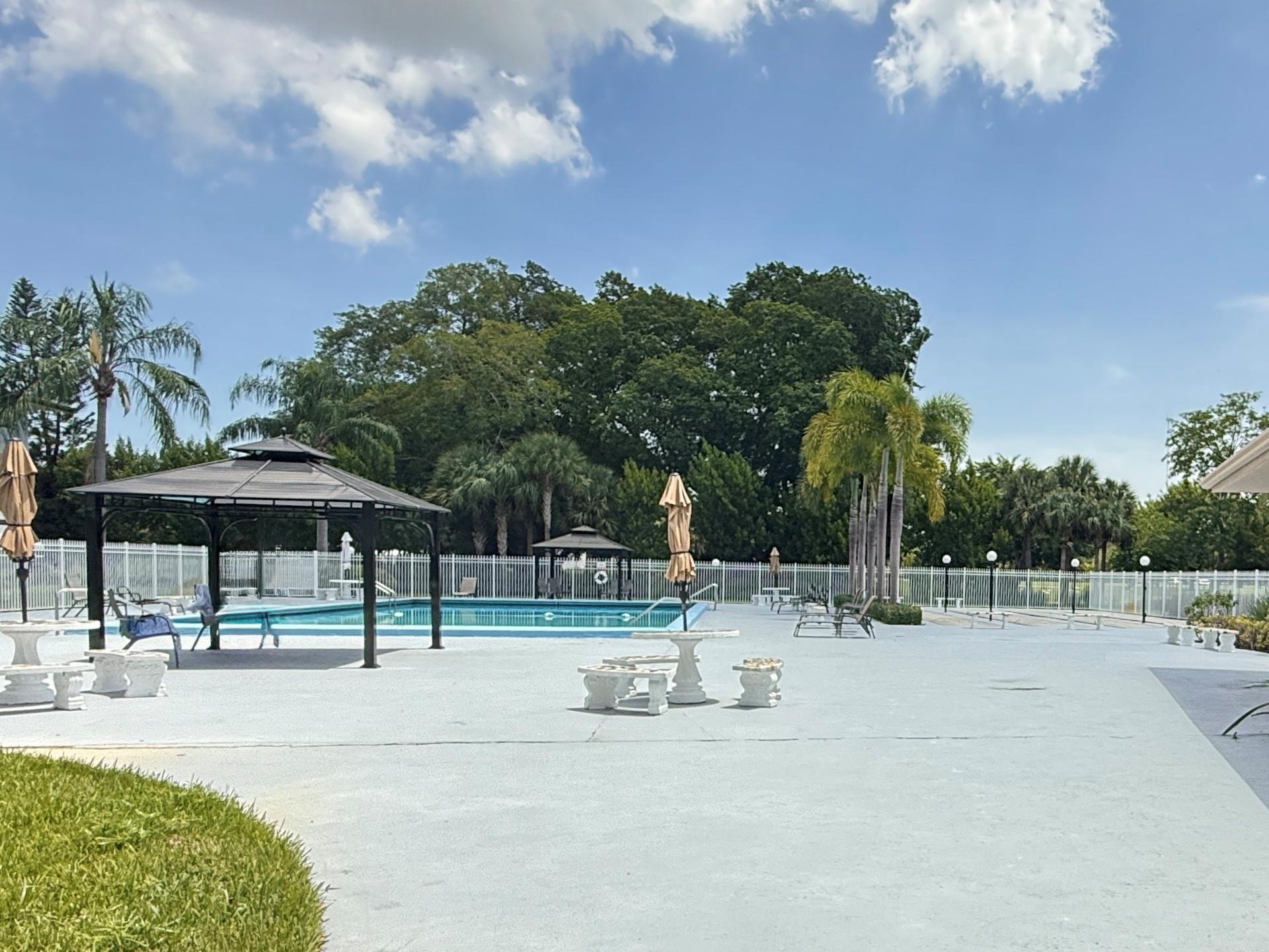 HILLCREST COUNTRY CLUB AP - Residential