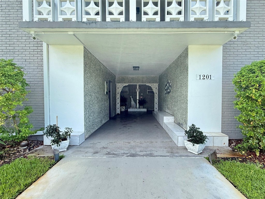 HILLCREST COUNTRY CLUB AP - Residential