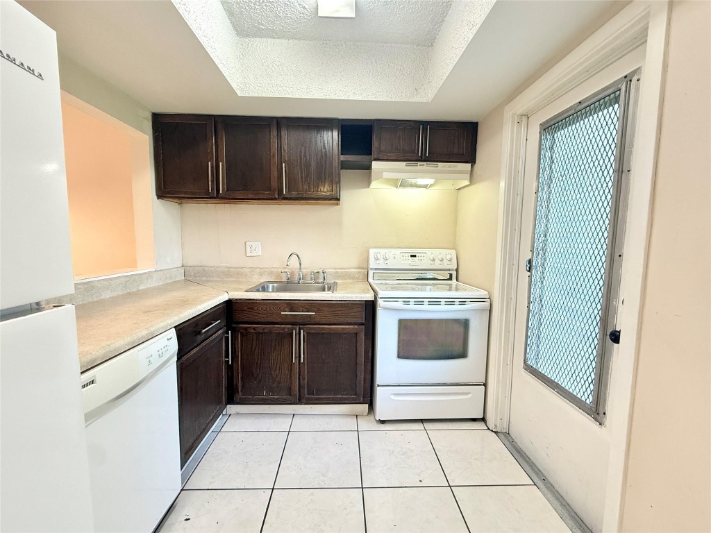 HILLCREST COUNTRY CLUB AP - Residential