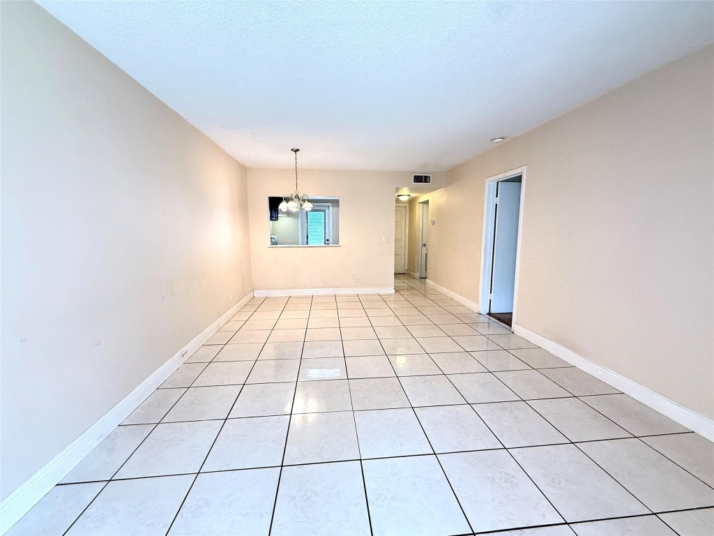 HILLCREST COUNTRY CLUB AP - Residential