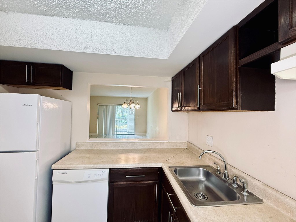 HILLCREST COUNTRY CLUB AP - Residential