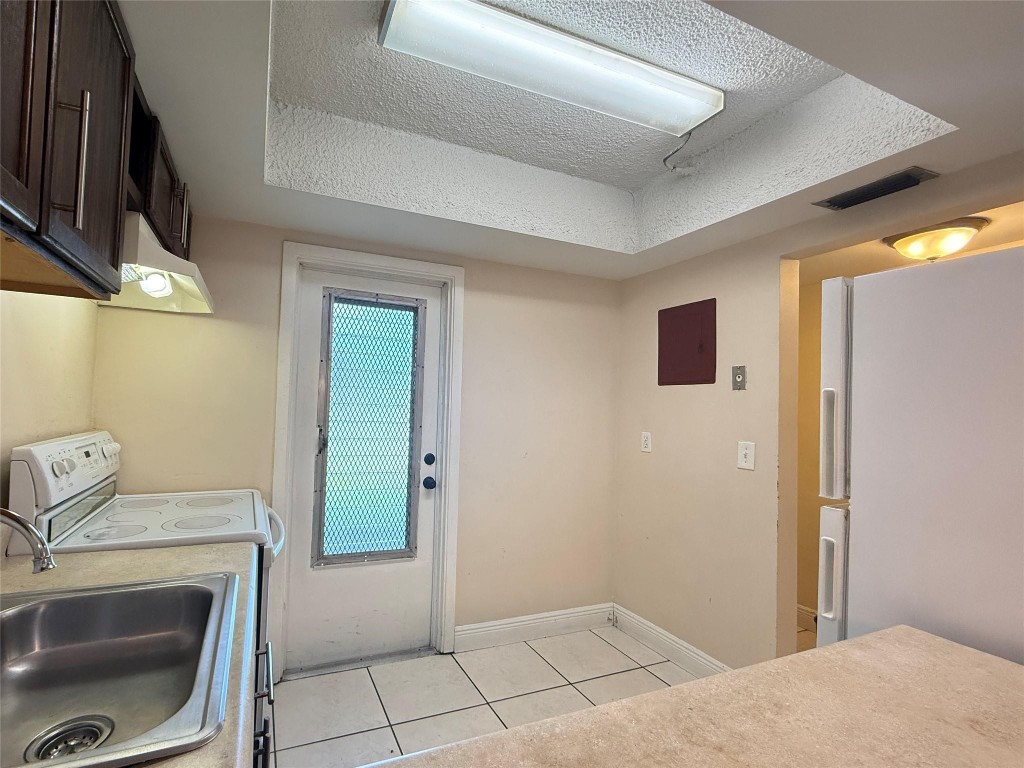 HILLCREST COUNTRY CLUB AP - Residential