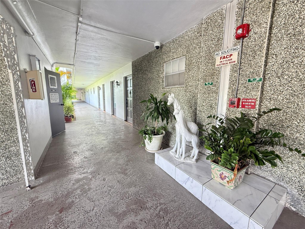 HILLCREST COUNTRY CLUB AP - Residential