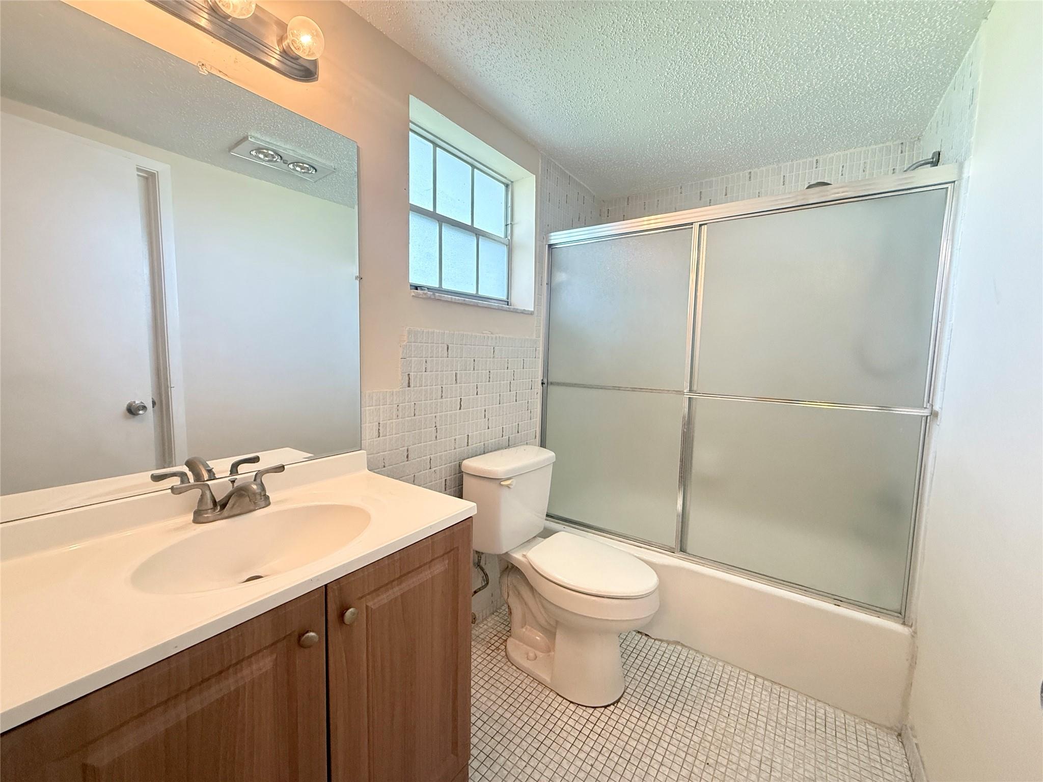 HILLCREST COUNTRY CLUB AP - Residential