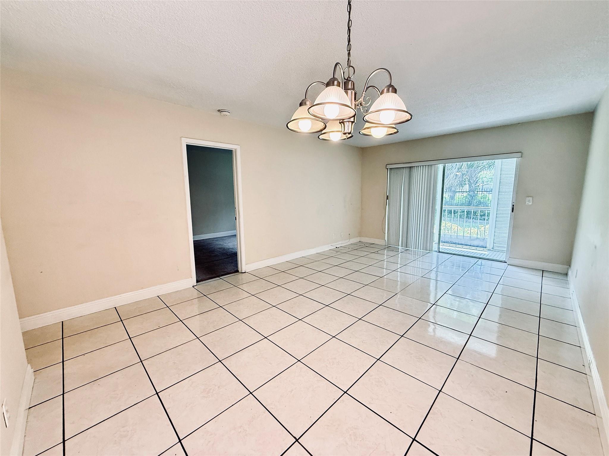 HILLCREST COUNTRY CLUB AP - Residential