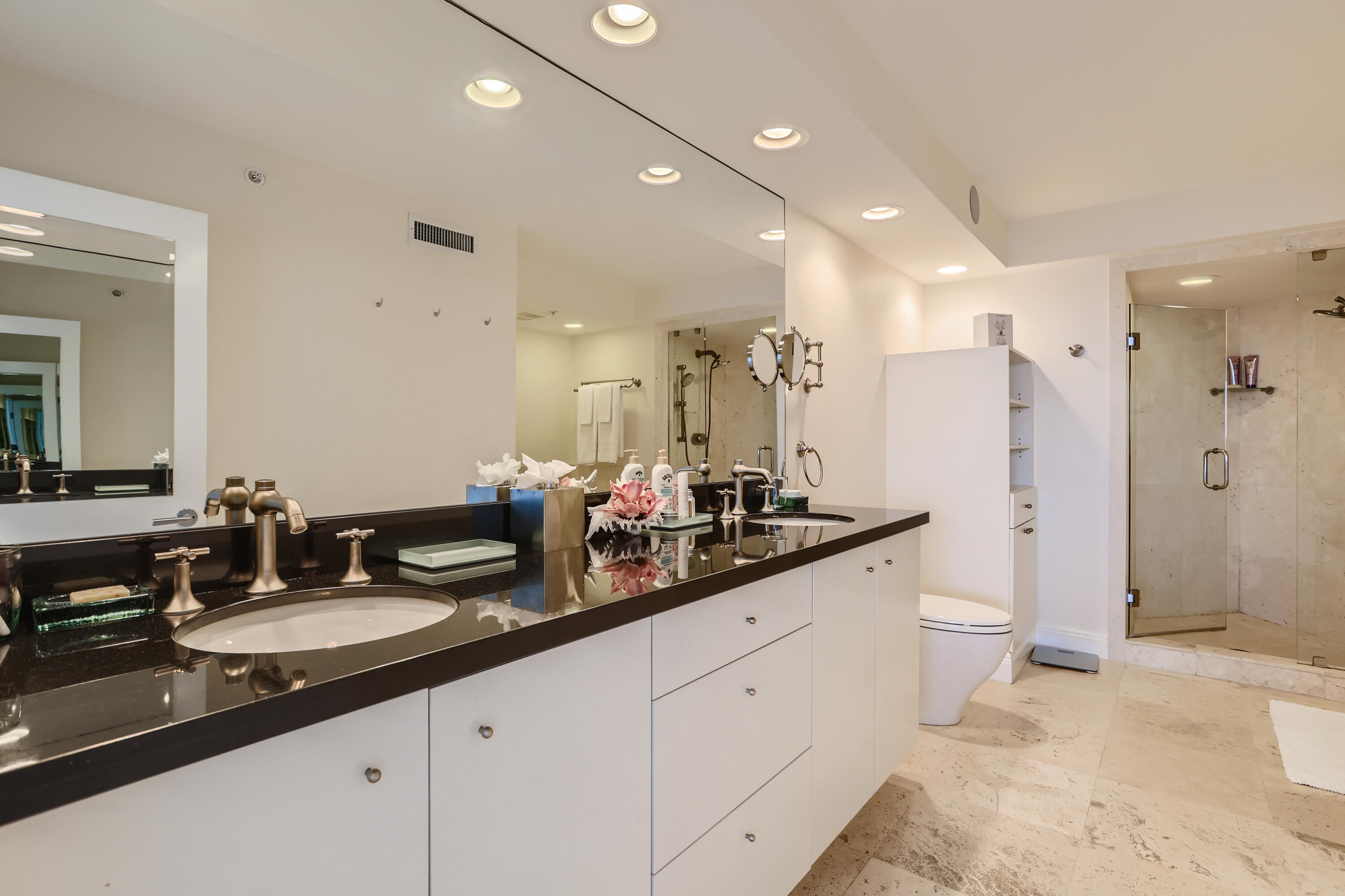 MAJESTIC TOWERS I CONDO - Residential Lease