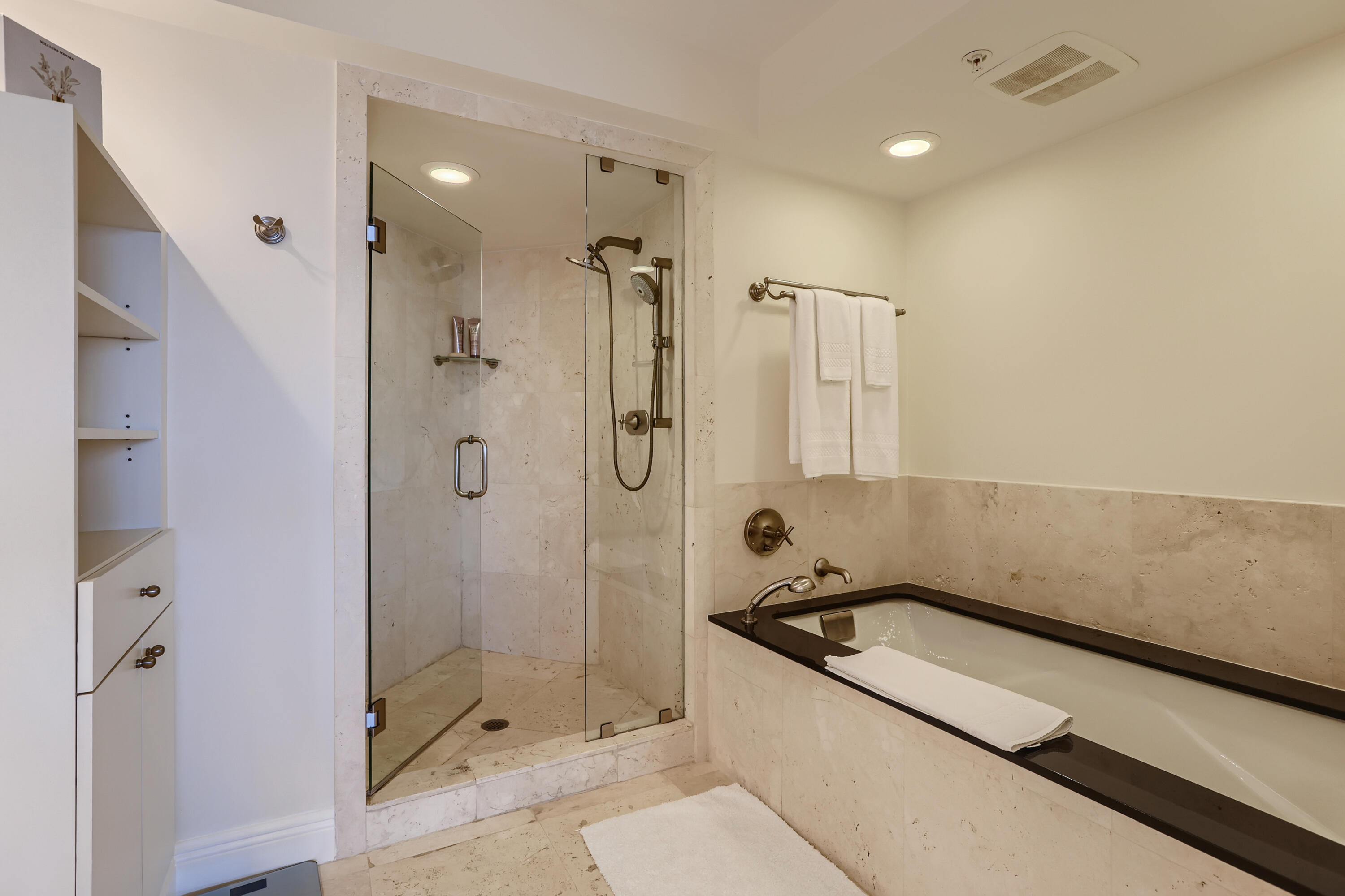 MAJESTIC TOWERS I CONDO - Residential Lease