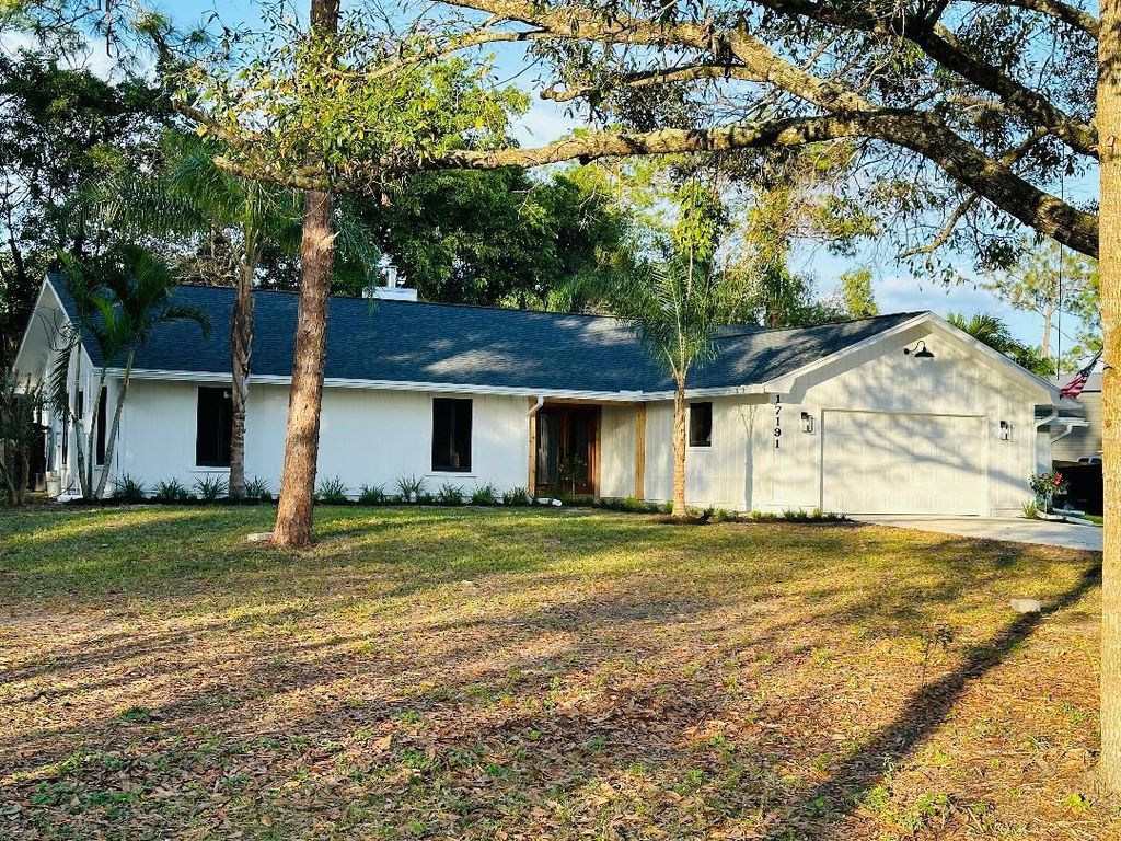 Photo of 17191 38th Road N, Loxahatchee, FL 33470 (MLS # R10947100)