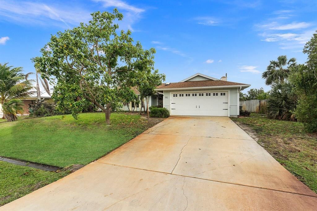 Photo of 810 SE Quiescent Lane, Port St Lucie, FL 34983 (MLS # R10882182)