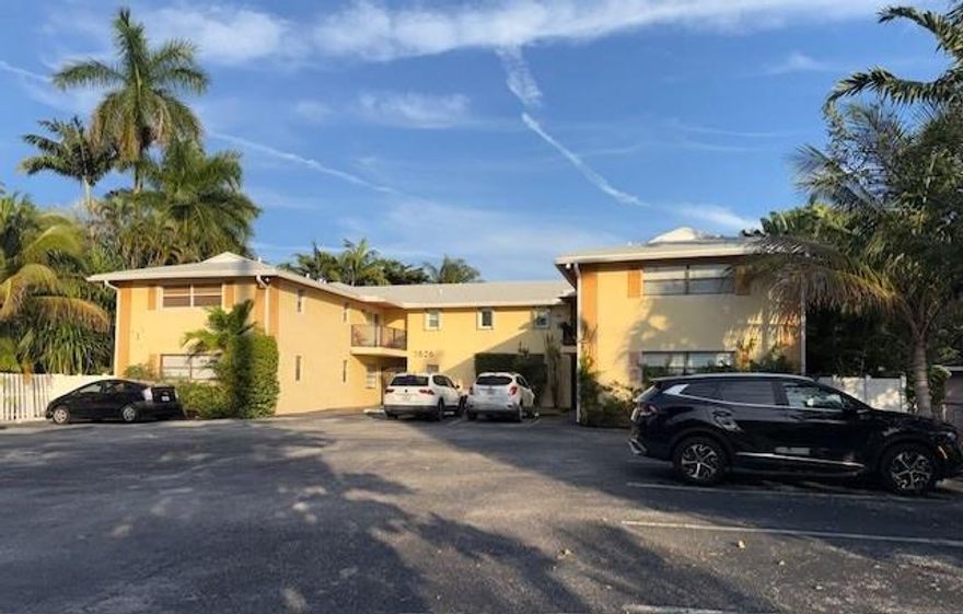 LOCATION! LOCATION!   SPACIOUS TWO BEDROOM/1.5 BATH IN SMALL BOUTIQUE BUILDING. GROUND FLOOR UNIT.     VACANT AND EASY TO SHOW.