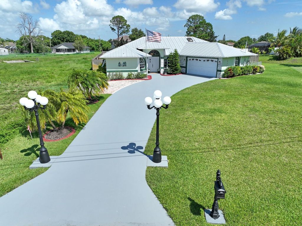 Photo of 1402 SW Hackensack Avenue, Port Saint Lucie, FL 34953 (MLS # F10449702)