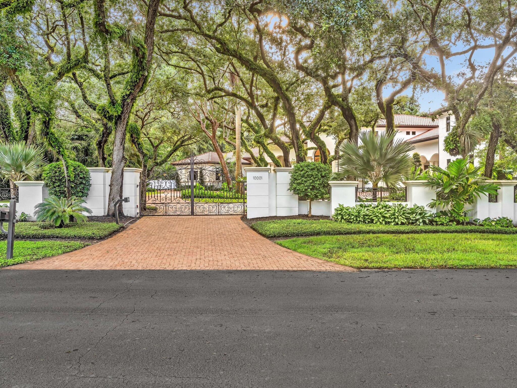 View Coral Gables, FL 33156 house