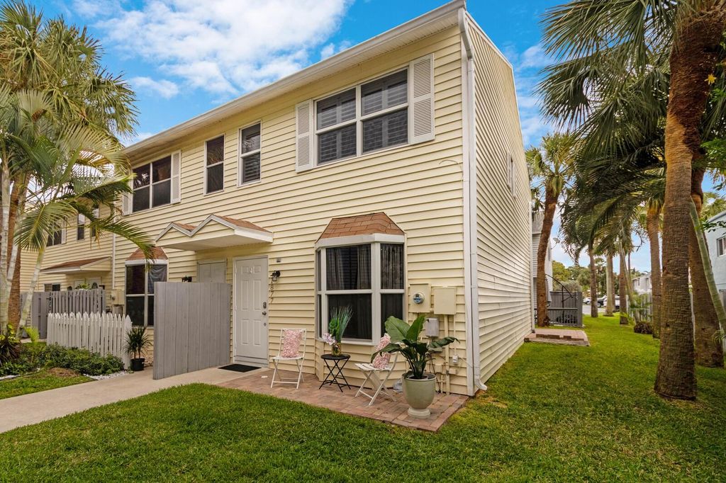 Photo of 1877 NE 15th Avenue #1877, Fort Lauderdale, FL 33305 (MLS # F10515192)