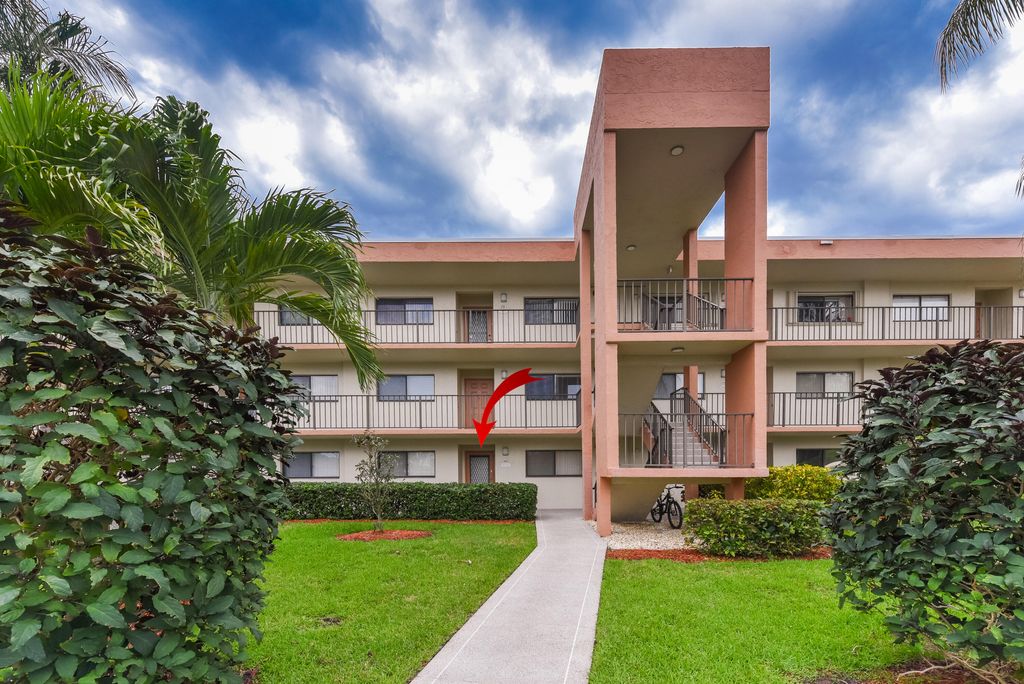 Photo of 5598 Witney Drive #105, Delray Beach, FL 33484 (MLS # R10966685)