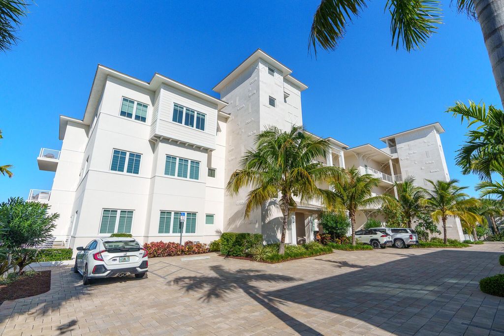 Photo of 51 SE Seminole Street #202, Stuart, FL 34994 (MLS # R10982277)