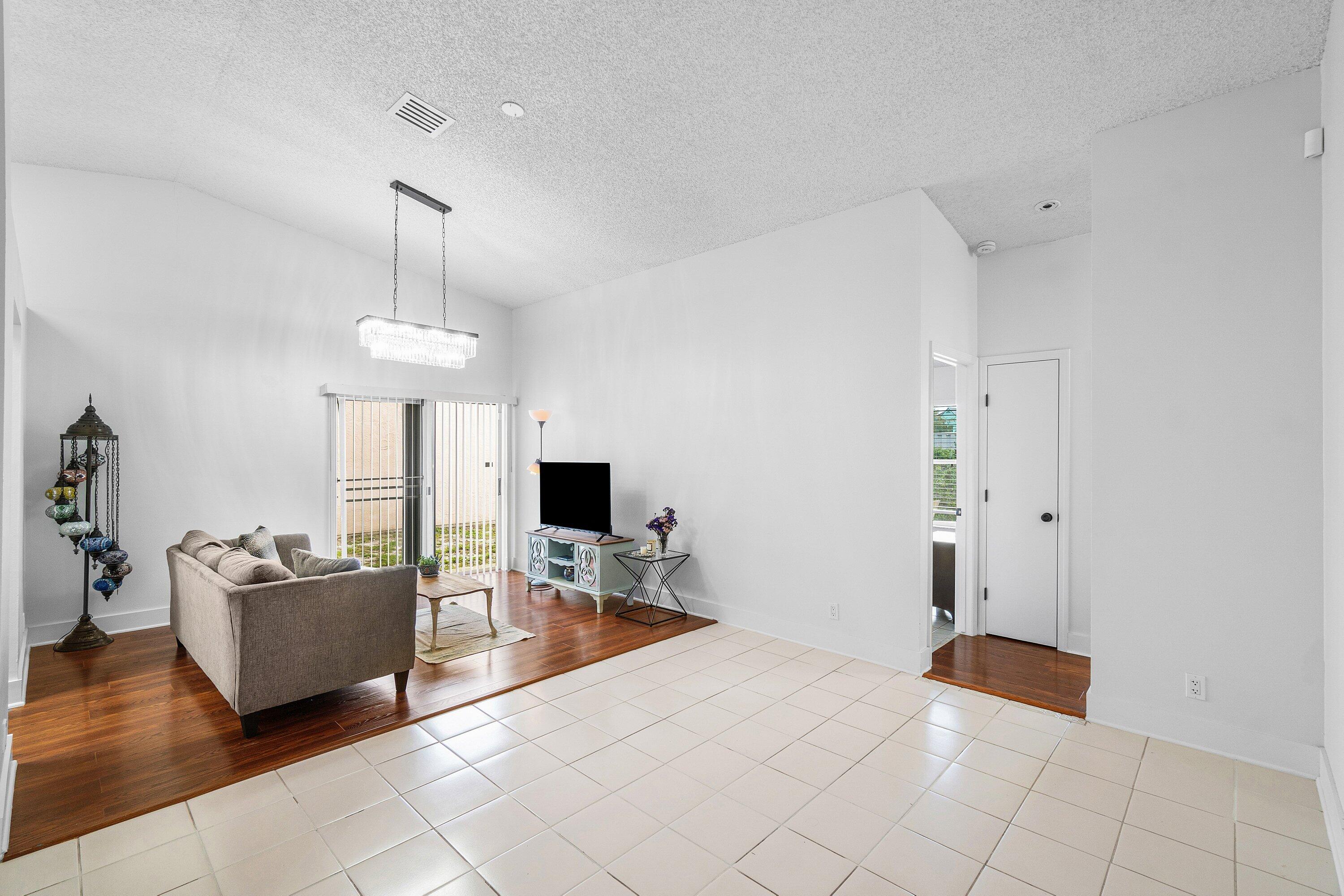 BOYNTON LAKES 6 - Residential