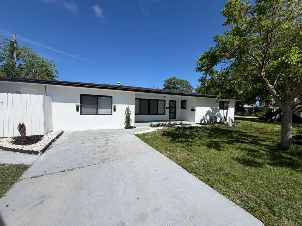 160 SE 15th Avenue