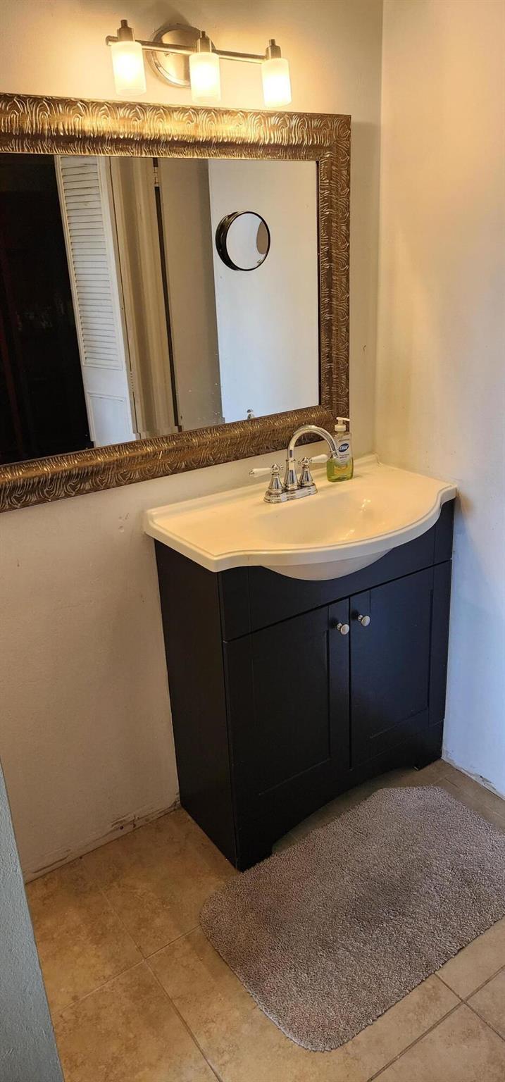 GOLDEN LAKES VILLAGE COND - Residential