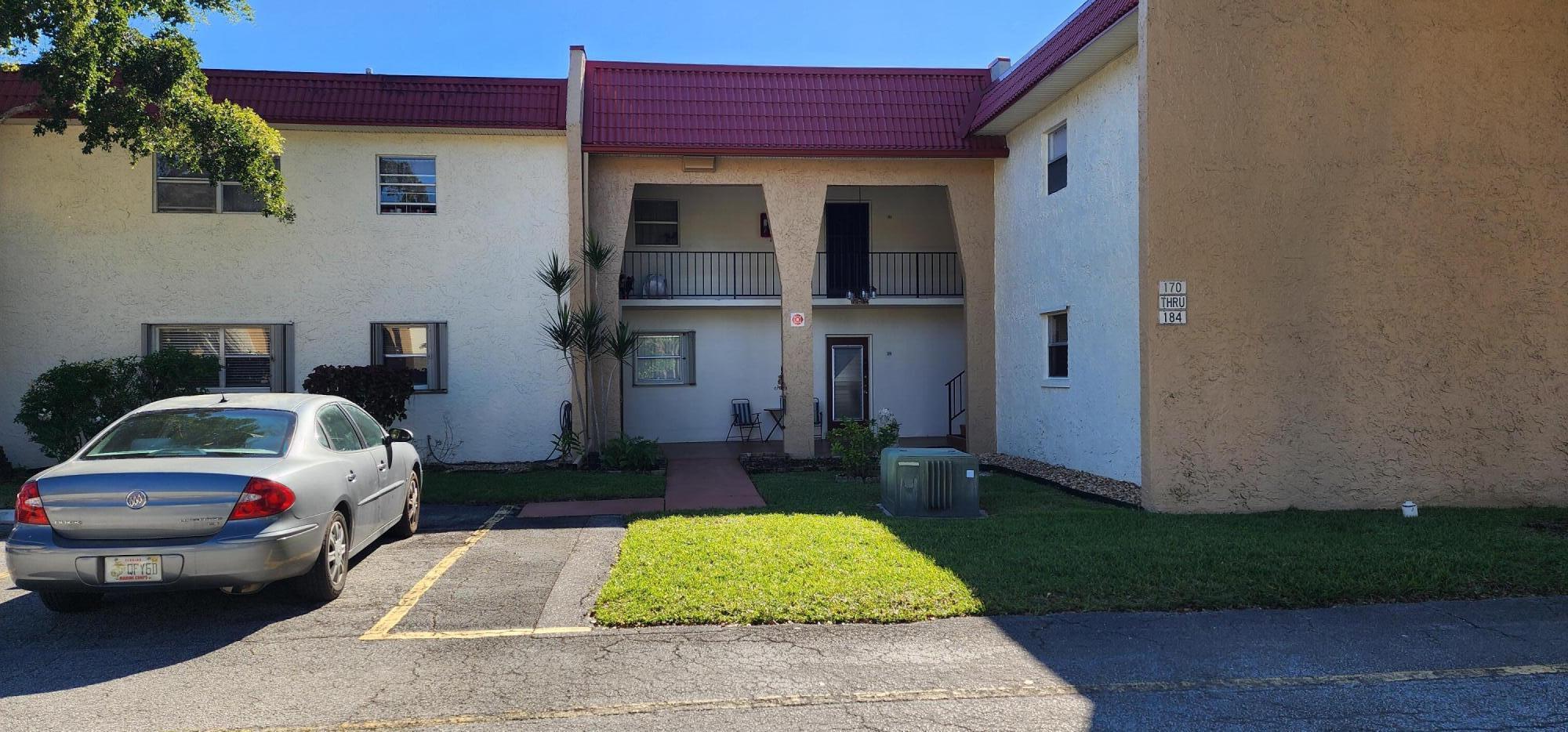 GOLDEN LAKES VILLAGE COND - Residential