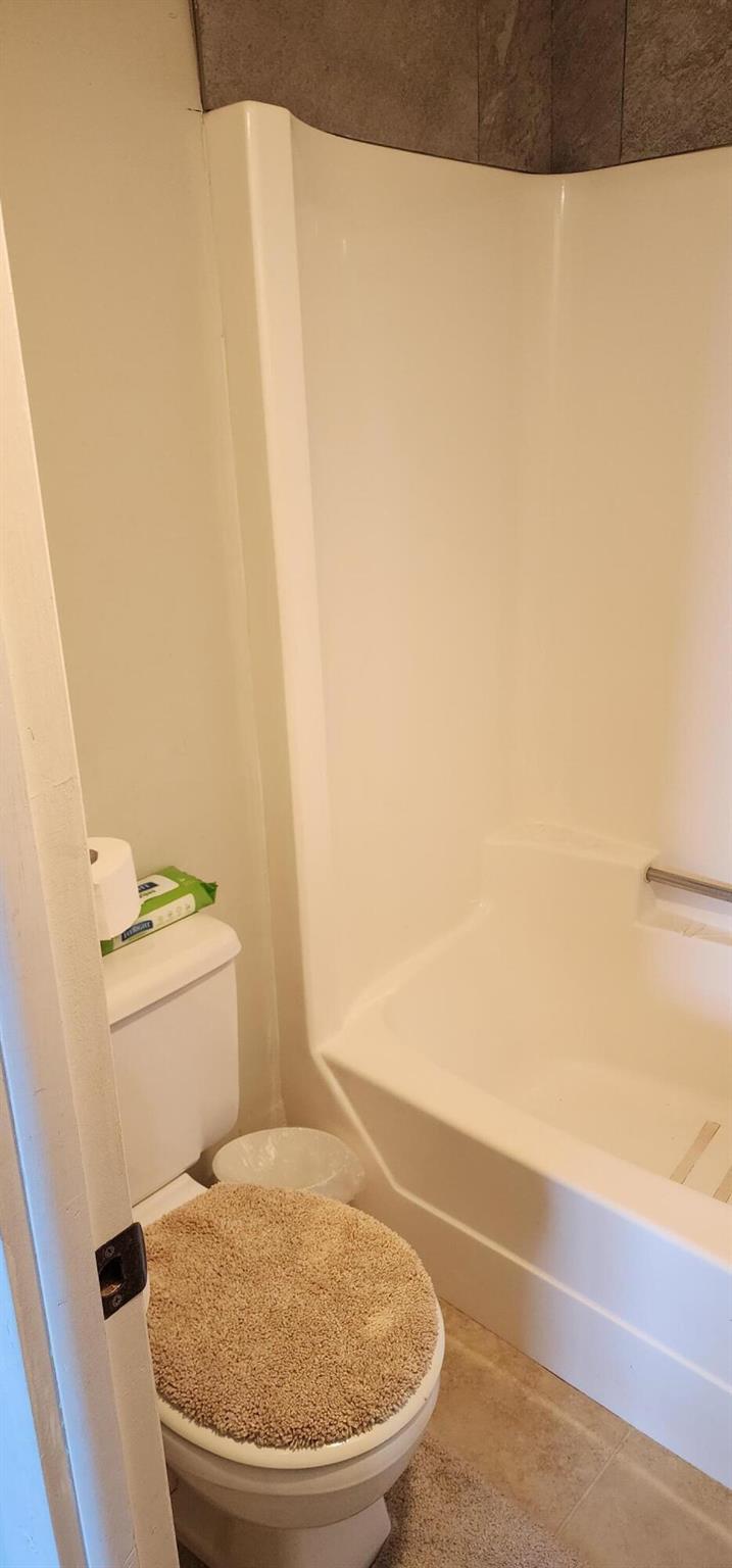 GOLDEN LAKES VILLAGE COND - Residential