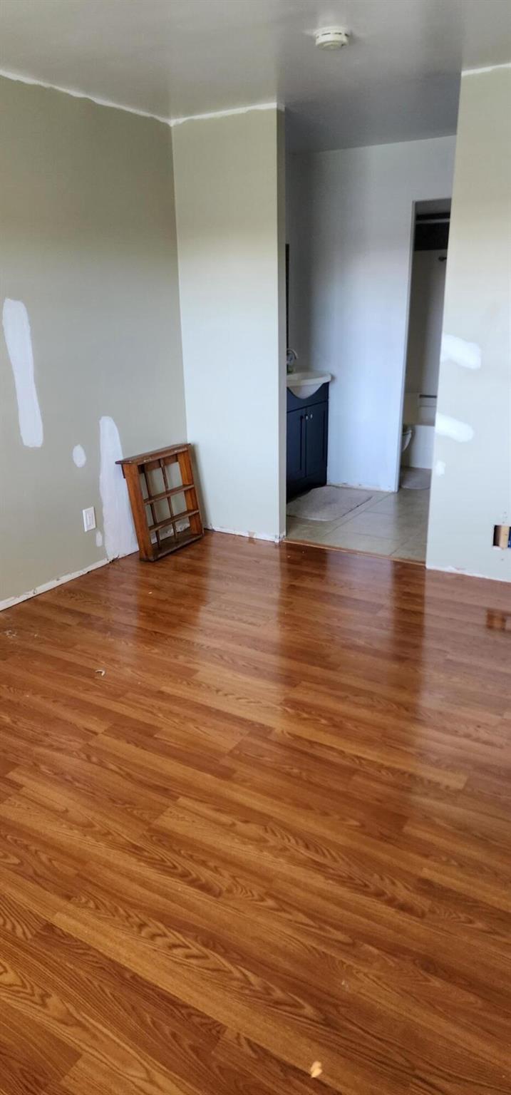 GOLDEN LAKES VILLAGE COND - Residential