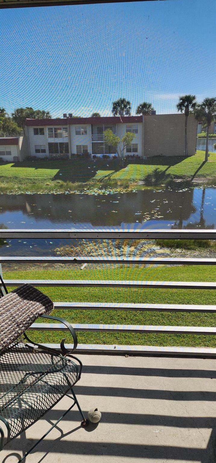 GOLDEN LAKES VILLAGE COND - Residential