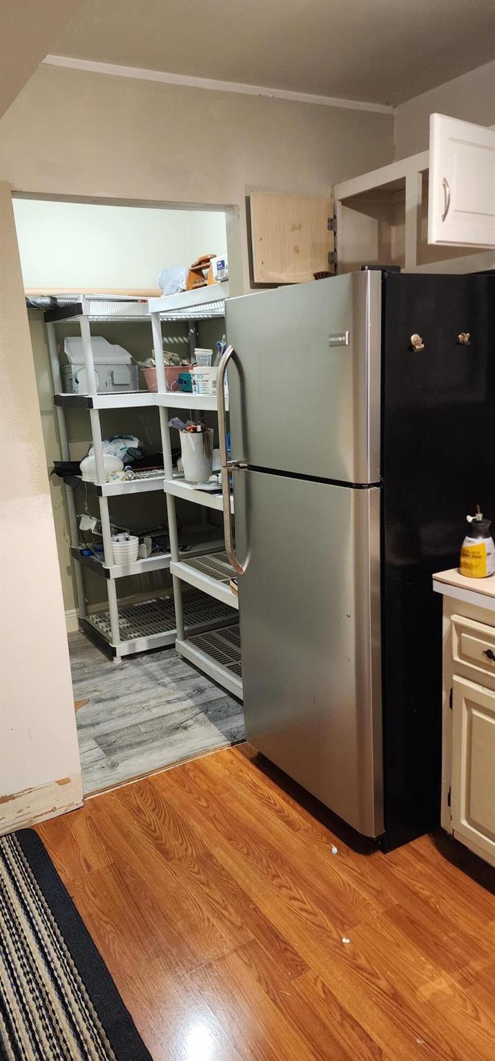 GOLDEN LAKES VILLAGE COND - Residential