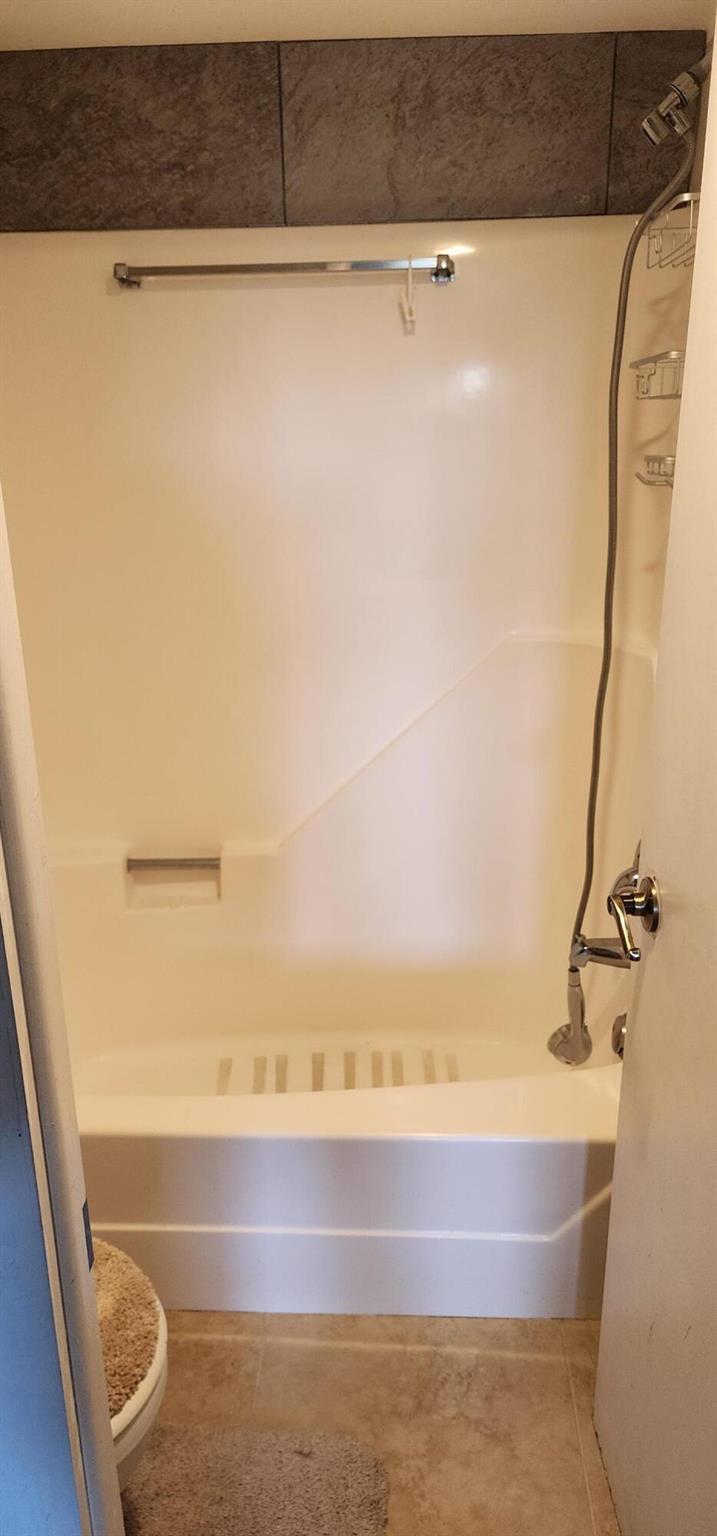 GOLDEN LAKES VILLAGE COND - Residential