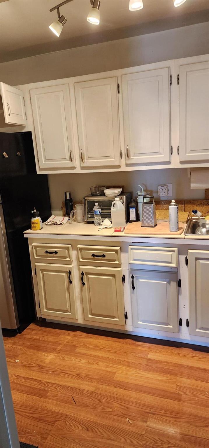 GOLDEN LAKES VILLAGE COND - Residential