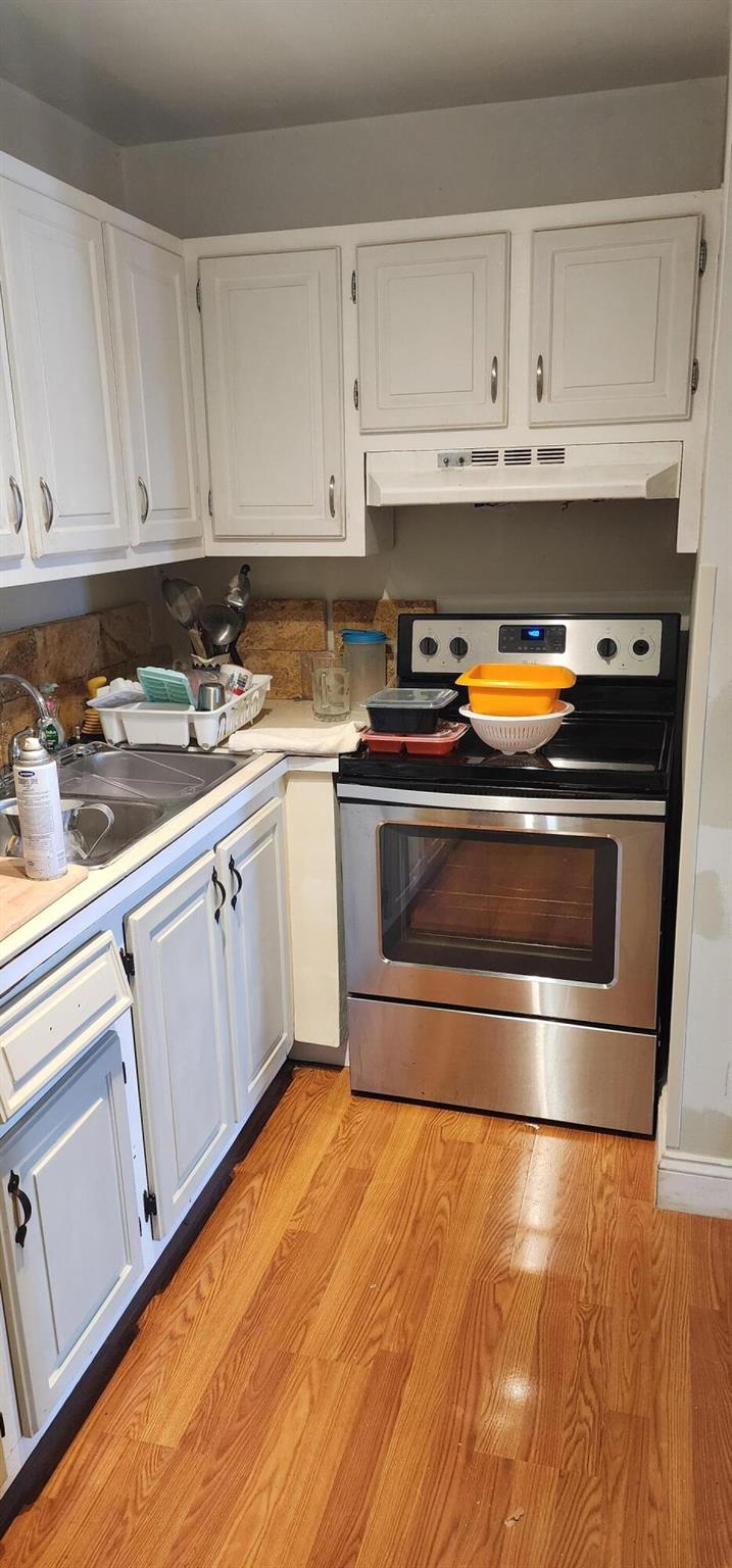 GOLDEN LAKES VILLAGE COND - Residential