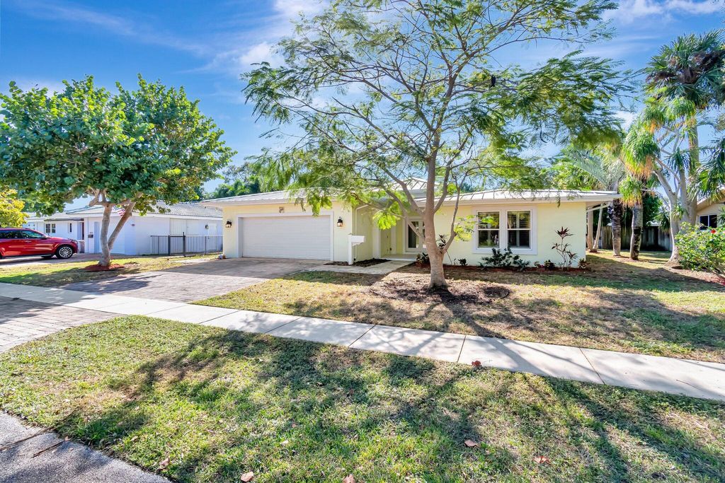 Photo of 646 SW 4 Street, Boca Raton, FL 33486 (MLS # R11041859)