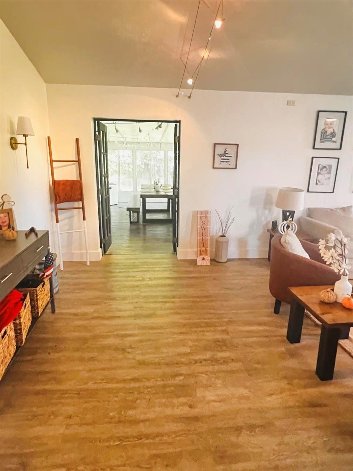 MID-RIVERS YACHT AND COUN - Residential