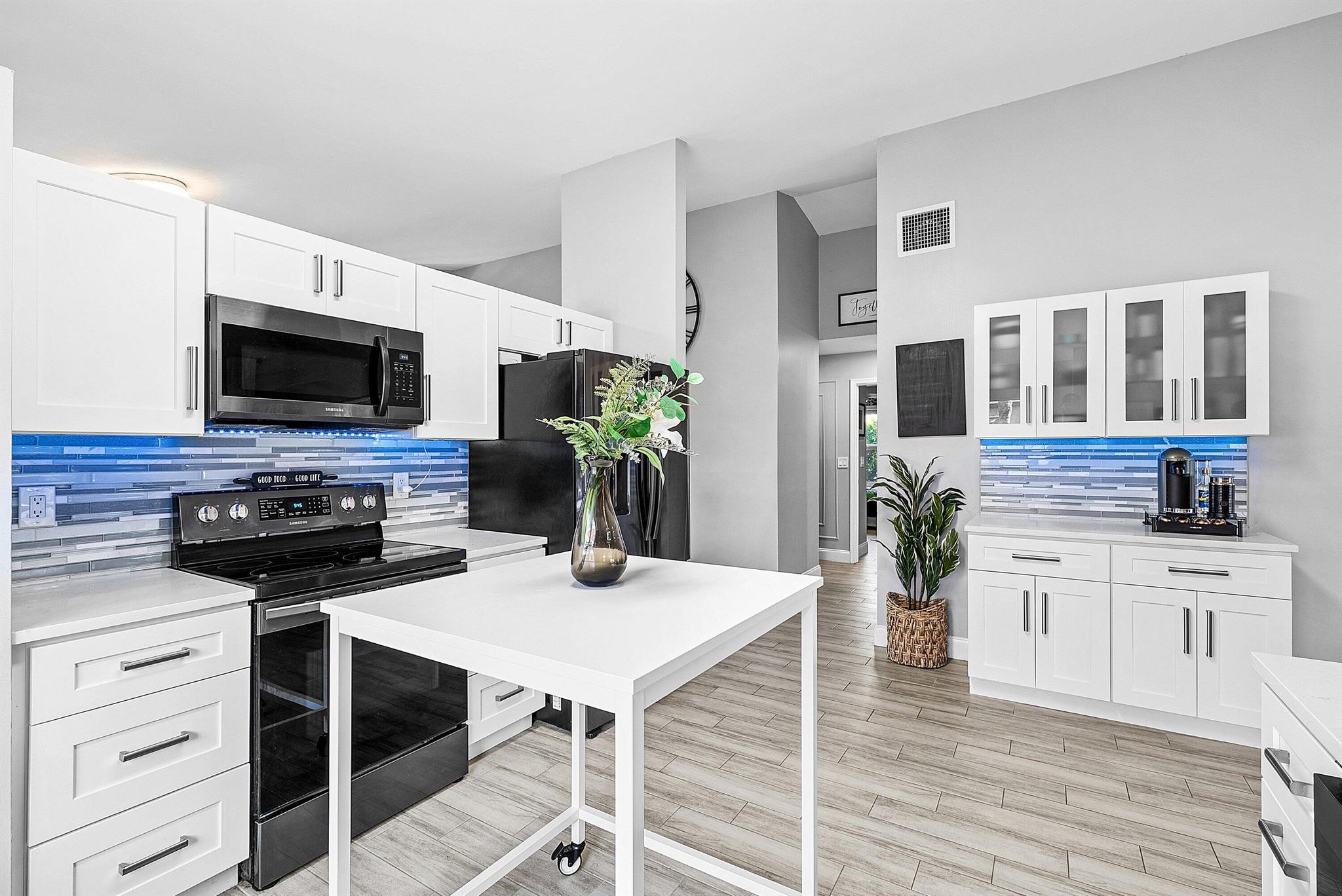 RAINBOW LAKES TR E - Residential