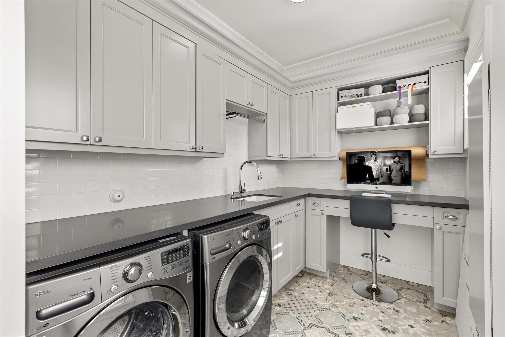 PINE POINT - Residential