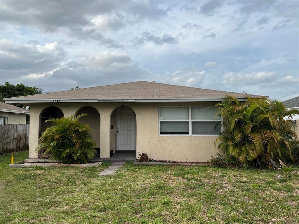 Photo of 1312 W 8th Street St, Riviera Beach, FL 33404 (MLS # R10788581)