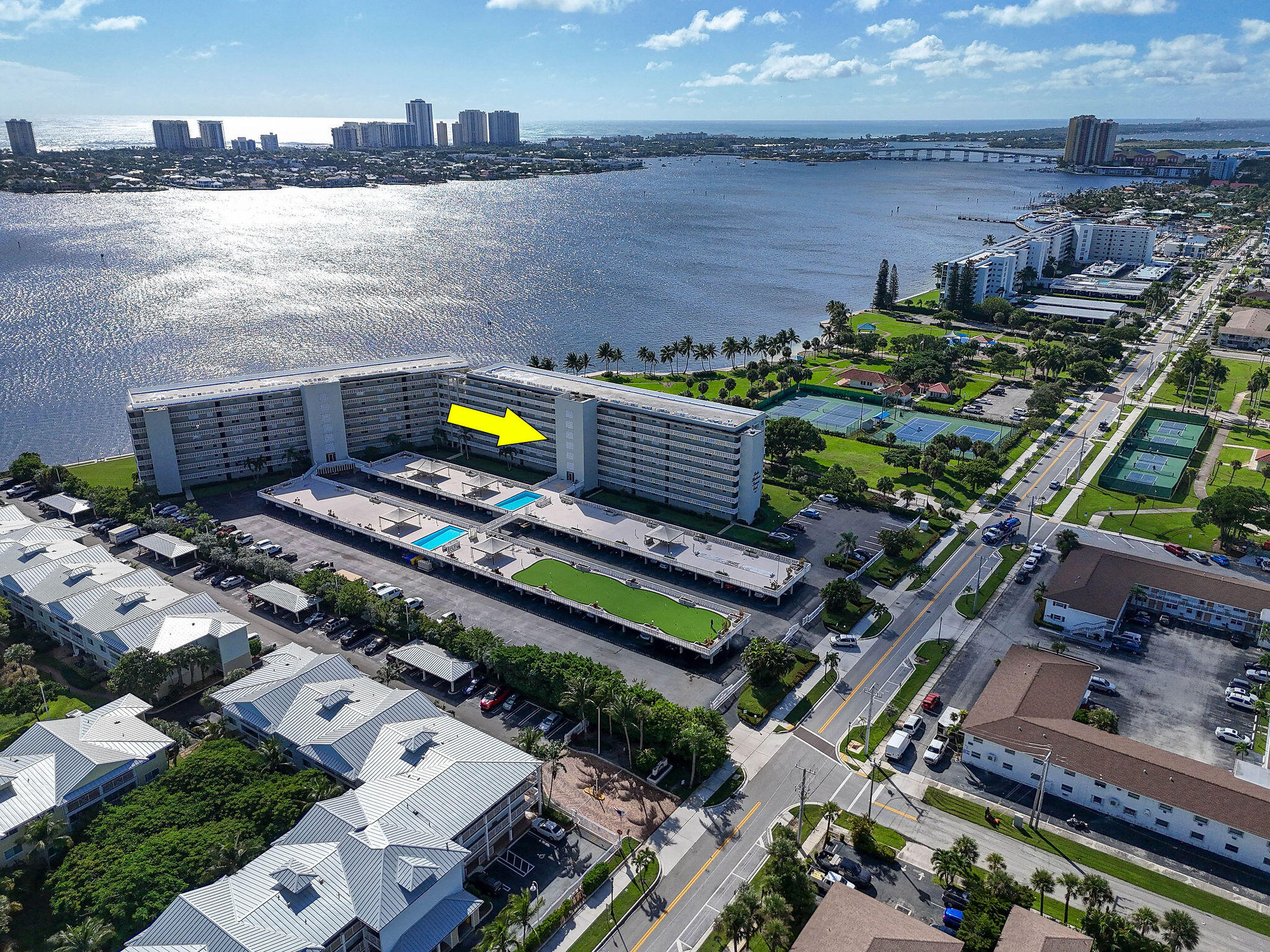 LAKE HARBOUR TOWERS EAST CONDO - Residential