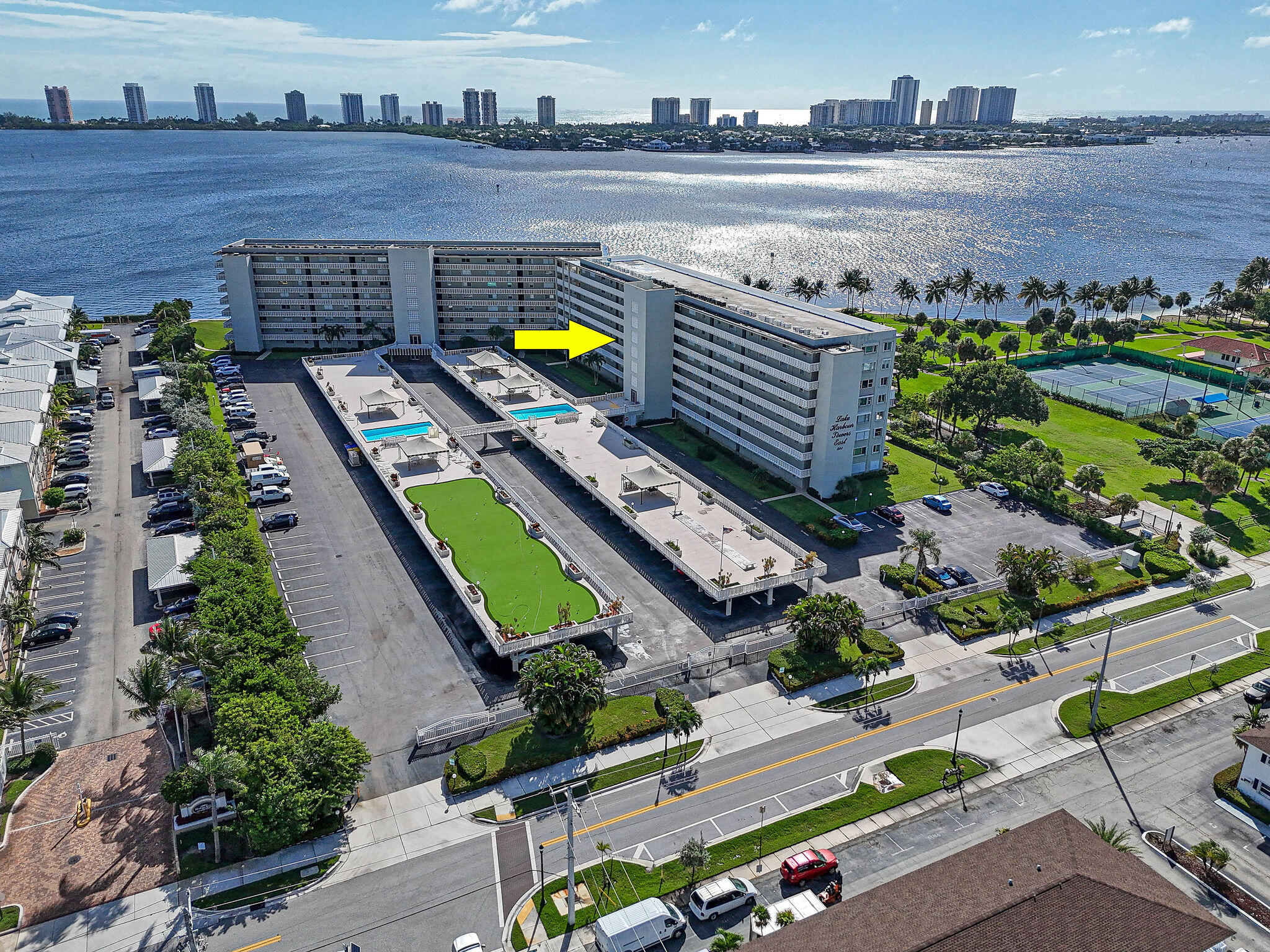 LAKE HARBOUR TOWERS EAST CONDO - Residential