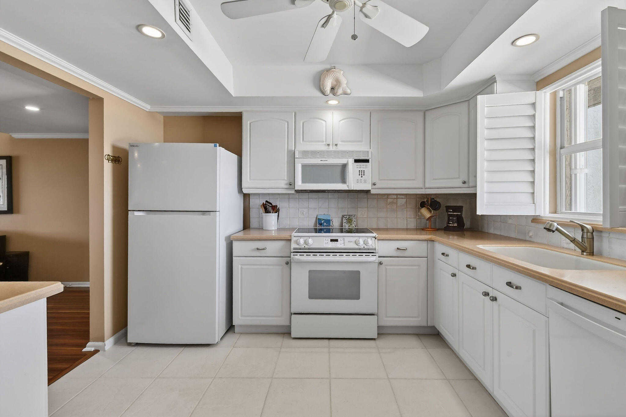 LAKE HARBOUR TOWERS EAST CONDO - Residential