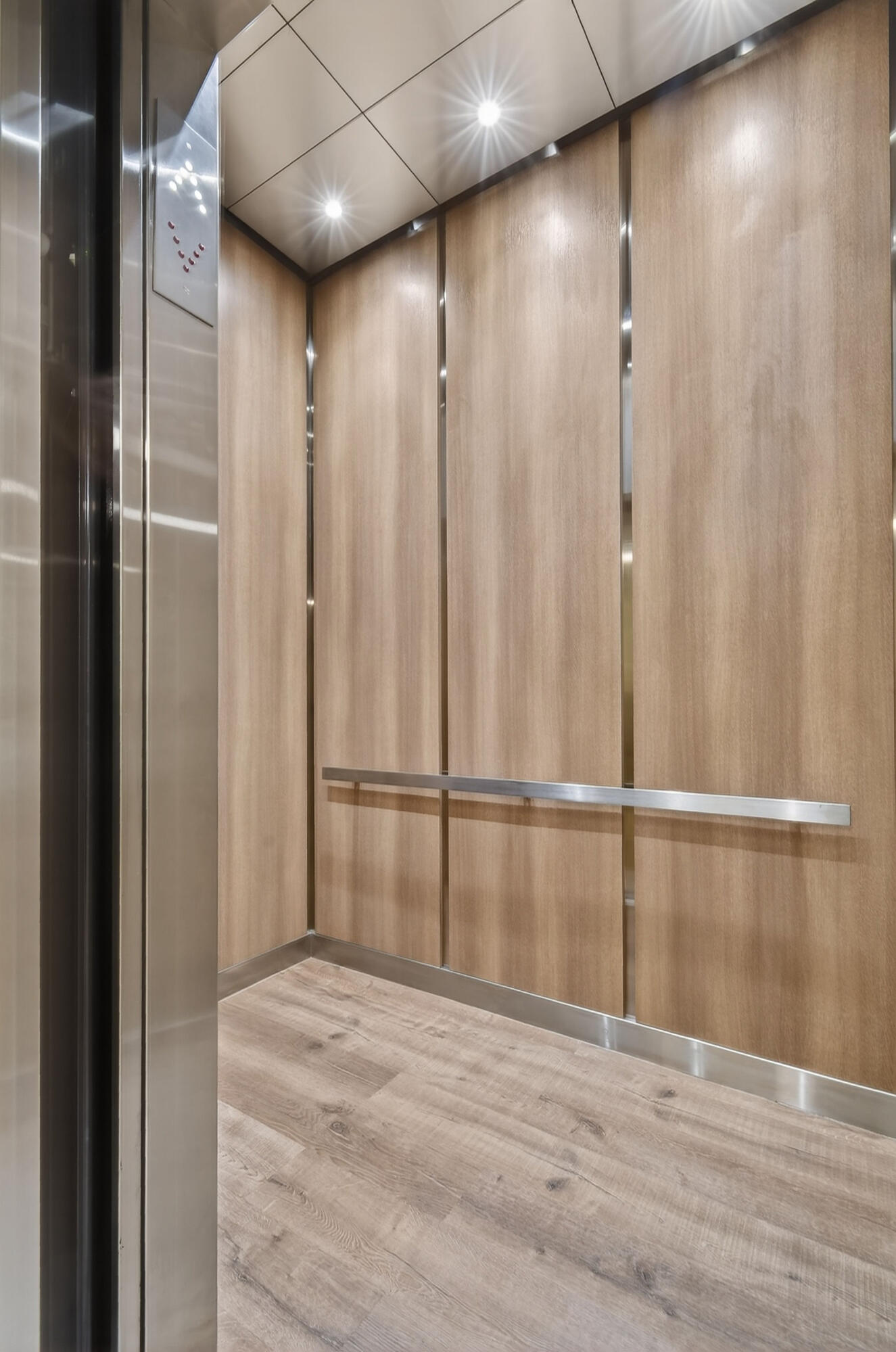 LAKE HARBOUR TOWERS EAST CONDO - Residential