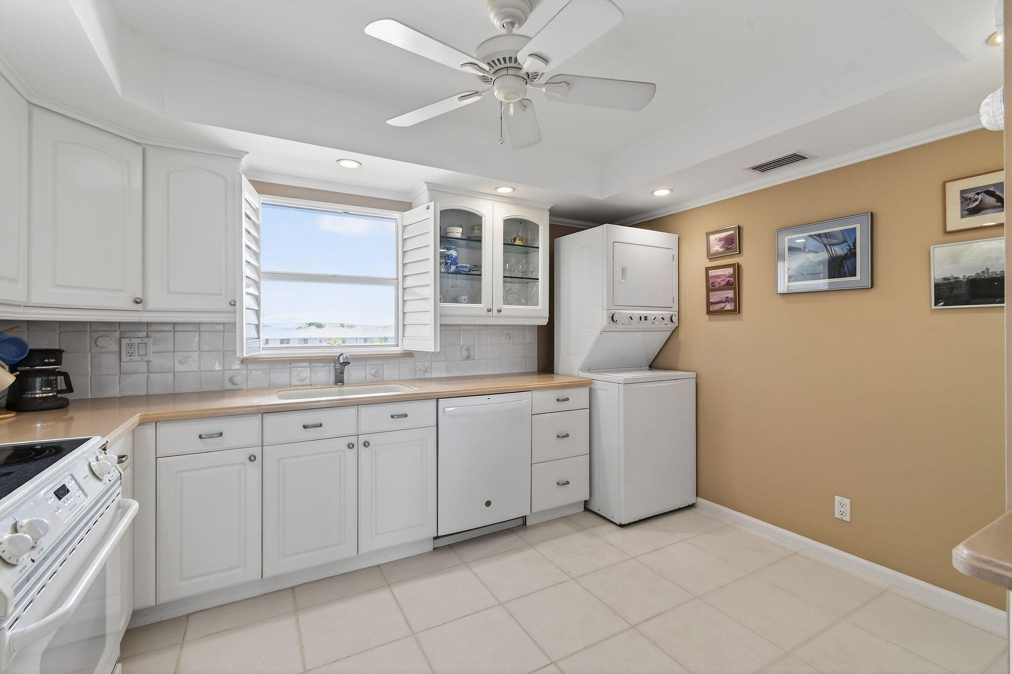 LAKE HARBOUR TOWERS EAST CONDO - Residential