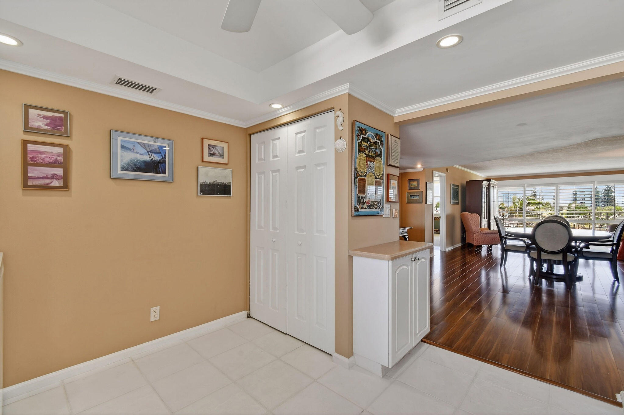 LAKE HARBOUR TOWERS EAST CONDO - Residential