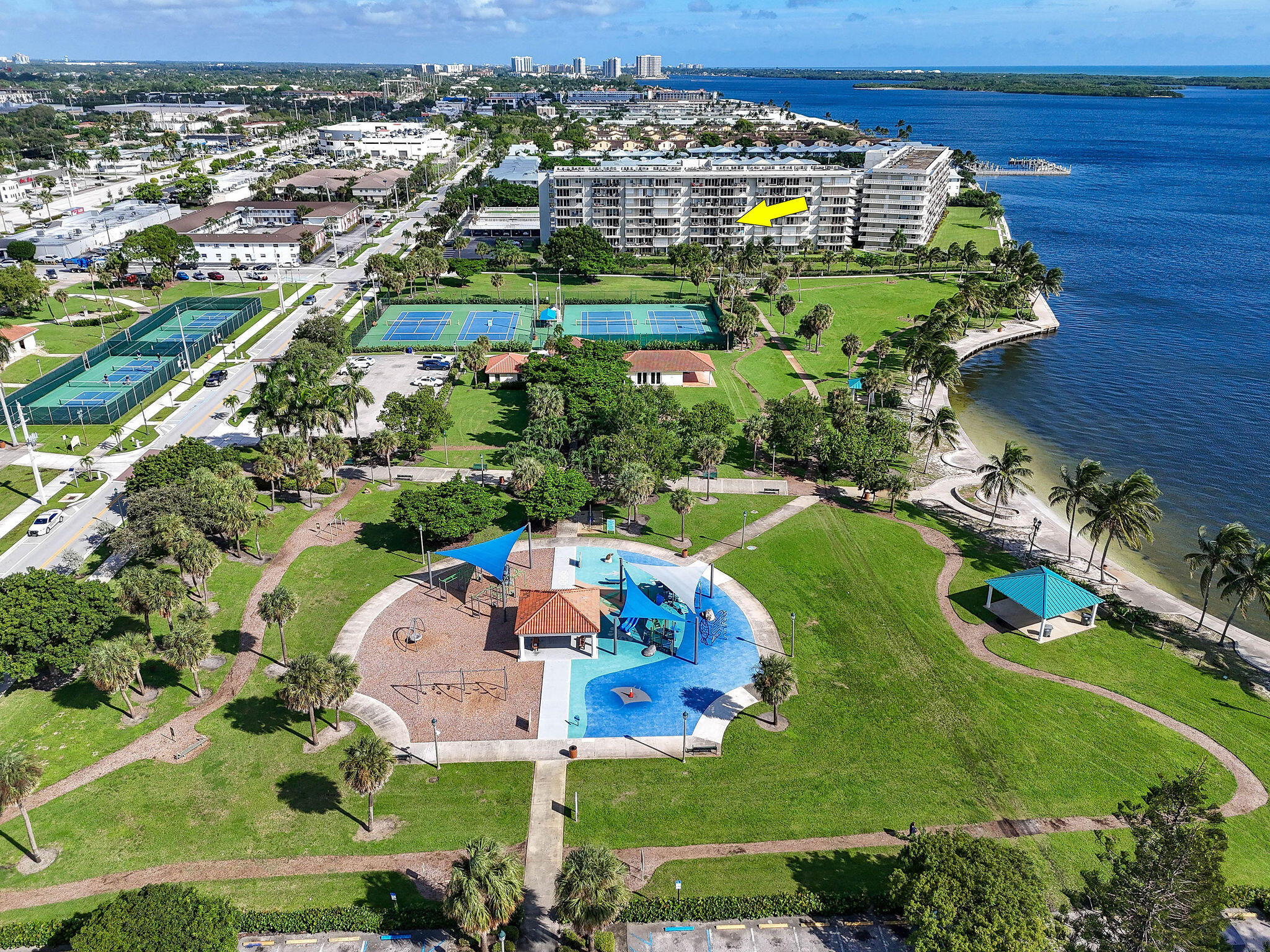 LAKE HARBOUR TOWERS EAST CONDO - Residential