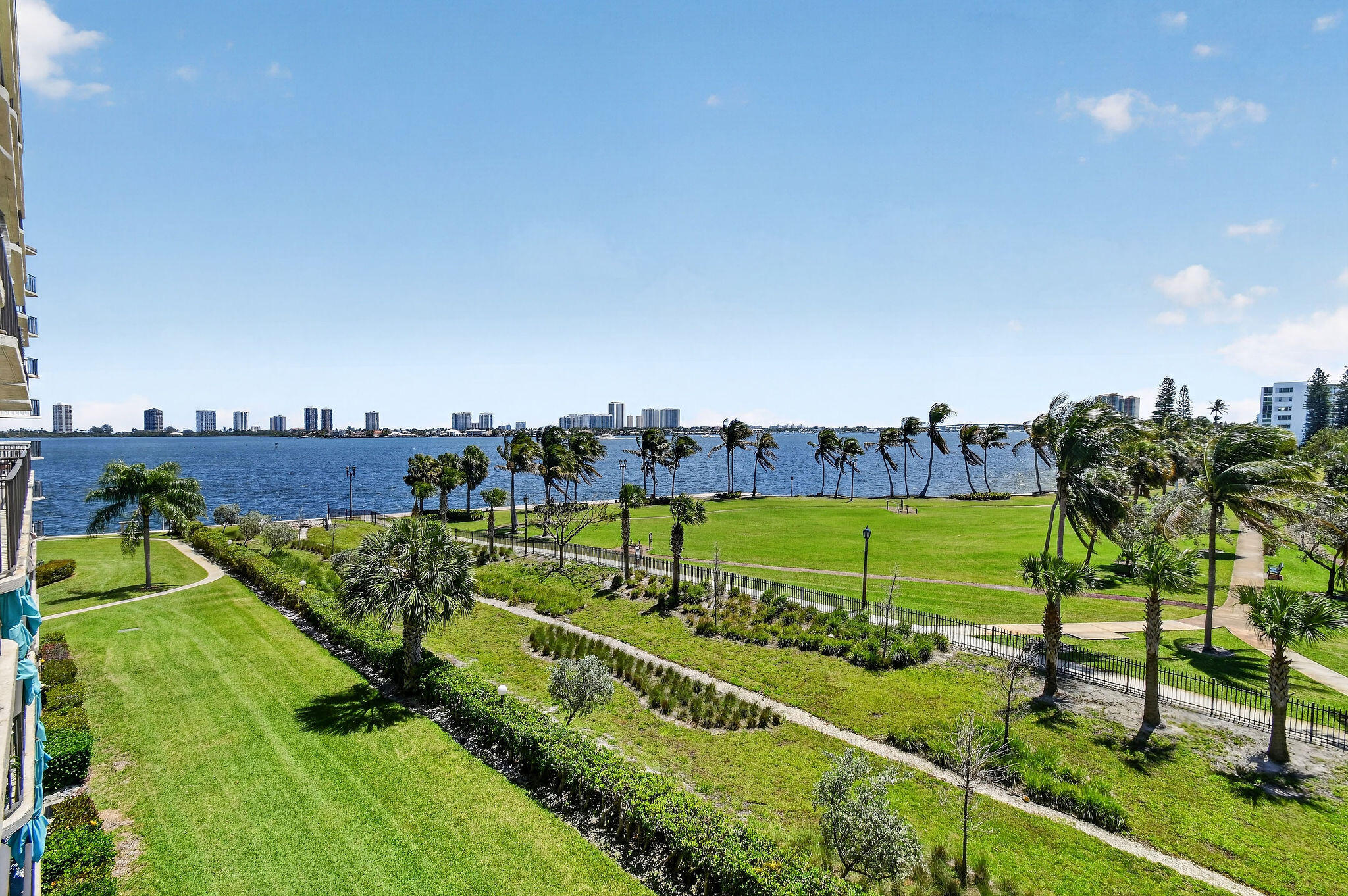 LAKE HARBOUR TOWERS EAST CONDO - Residential