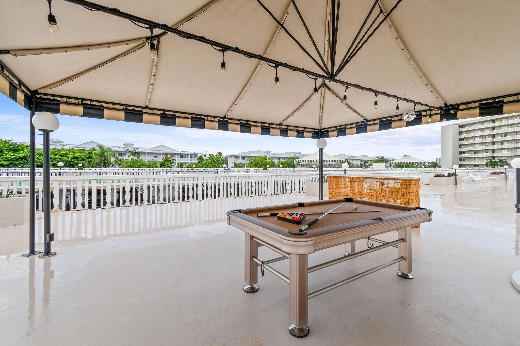 LAKE HARBOUR TOWERS EAST CONDO - Residential